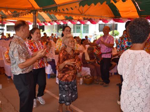 โครงการส่งเสริมเทศกาลประเพณี วันสงกรานต์ และรดน้ำดำหัวผู้สูงอายุ ประจำปี 2566