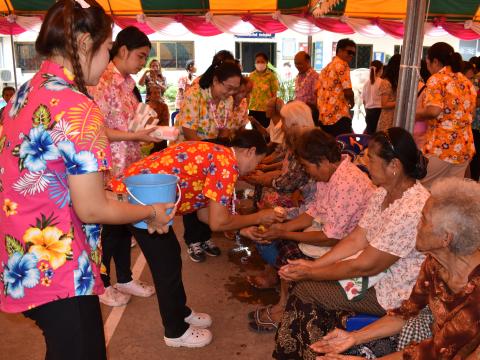 โครงการส่งเสริมเทศกาลประเพณี วันสงกรานต์ และรดน้ำดำหัวผู้สูงอายุ ประจำปี 2566