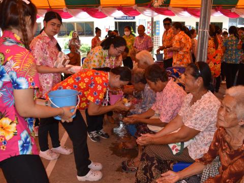 โครงการส่งเสริมเทศกาลประเพณี วันสงกรานต์ และรดน้ำดำหัวผู้สูงอายุ ประจำปี 2566