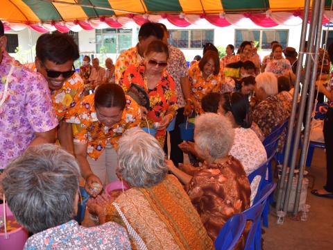 โครงการส่งเสริมเทศกาลประเพณี วันสงกรานต์ และรดน้ำดำหัวผู้สูงอายุ ประจำปี 2566