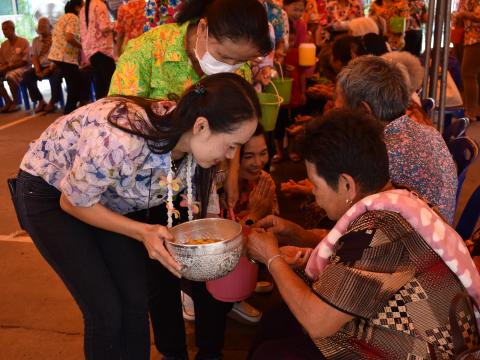 โครงการส่งเสริมเทศกาลประเพณี วันสงกรานต์ และรดน้ำดำหัวผู้สูงอายุ ประจำปี 2566