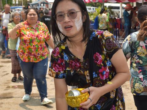 โครงการส่งเสริมเทศกาลประเพณี วันสงกรานต์ และรดน้ำดำหัวผู้สูงอายุ ประจำปี 2566