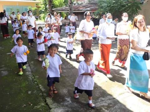 กิจกรรมส่งเสริมคุณธรรมจริยธรรมเด็กปฐมวัยในวันอาสาฬหบูชาและวันเข้าพรรษา ประจำปีการศึกษา 2566(ศูนย์พัฒนาเด็กเล็กบ้านน้อย)