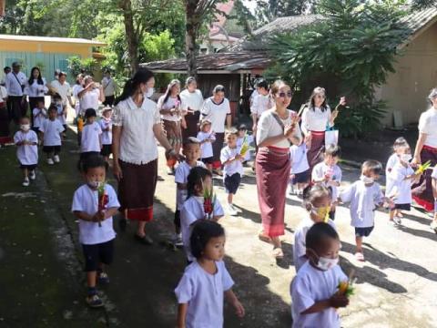 กิจกรรมส่งเสริมคุณธรรมจริยธรรมเด็กปฐมวัยในวันอาสาฬหบูชาและวันเข้าพรรษา ประจำปีการศึกษา 2566(ศูนย์พัฒนาเด็กเล็กบ้านน้อย)