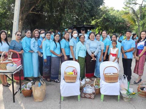 วมพิธีตักบาตรข้าวสารอาหารแห้ง เนื่องในวันเฉลิมพระชนมพรรษา สมเด็จพระนางเจ้าสิริกิติ์ พระบรมราชินีนาถ พระบรมราชชนนีพันปีหลวง