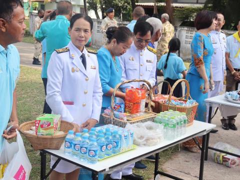 วมพิธีตักบาตรข้าวสารอาหารแห้ง เนื่องในวันเฉลิมพระชนมพรรษา สมเด็จพระนางเจ้าสิริกิติ์ พระบรมราชินีนาถ พระบรมราชชนนีพันปีหลวง