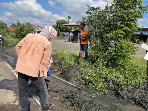 ขุดร่องระบายน้ำ หมู่ที่ 9