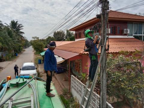 ลงพื้นที่ดำเนินการซ่อมไฟฟ้าส่องสว่าง