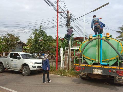 ลงพื้นที่ดำเนินการซ่อมไฟฟ้าส่องสว่าง