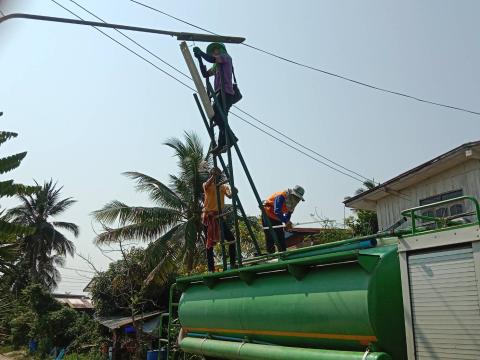 ซ่อมไฟฟ้าส่องสว่างในพื้นที่ หมู่ 5 และหมู่ที่ 11