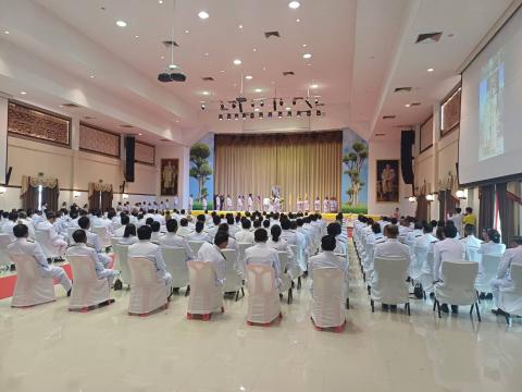 เข้าร่วมพิธีรับพระราชทานพระบรมฉายาลักษณ์