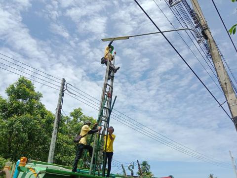 ซ่อมไฟฟ้าส่องสว่าง หมู่ที่ 6