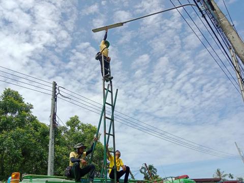 ซ่อมไฟฟ้าส่องสว่าง หมู่ที่ 6