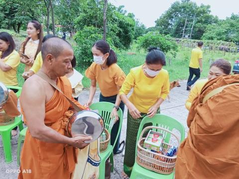 พิธีทำบุญตักบาตรข้าวสารอาหารแห้งแด่พระภิกษุสงฆ์