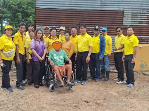มอบอุปกรณ์ช่วยคนพิการใน"โครงการจัดหากายอุปกรณ์สำหรับช่วยเหลือคนพิการ