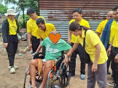 มอบอุปกรณ์ช่วยคนพิการใน"โครงการจัดหากายอุปกรณ์สำหรับช่วยเหลือคนพิการ