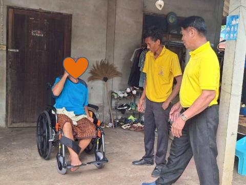 มอบอุปกรณ์ช่วยคนพิการใน"โครงการจัดหากายอุปกรณ์สำหรับช่วยเหลือคนพิการ