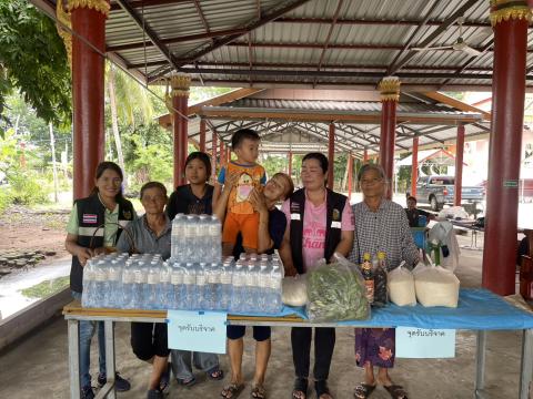 ศูนย์พักพิงผู้ประสบภัยวัดนิคมเขต วันที่สอง