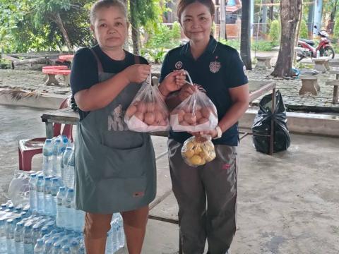 ศูนย์พักพิงผู้ประสบภัยวัดนิคมเขต วันที่สอง