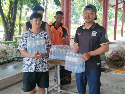 ศูนย์พักพิงผู้ประสบภัยวัดนิคมเขต วันที่สอง